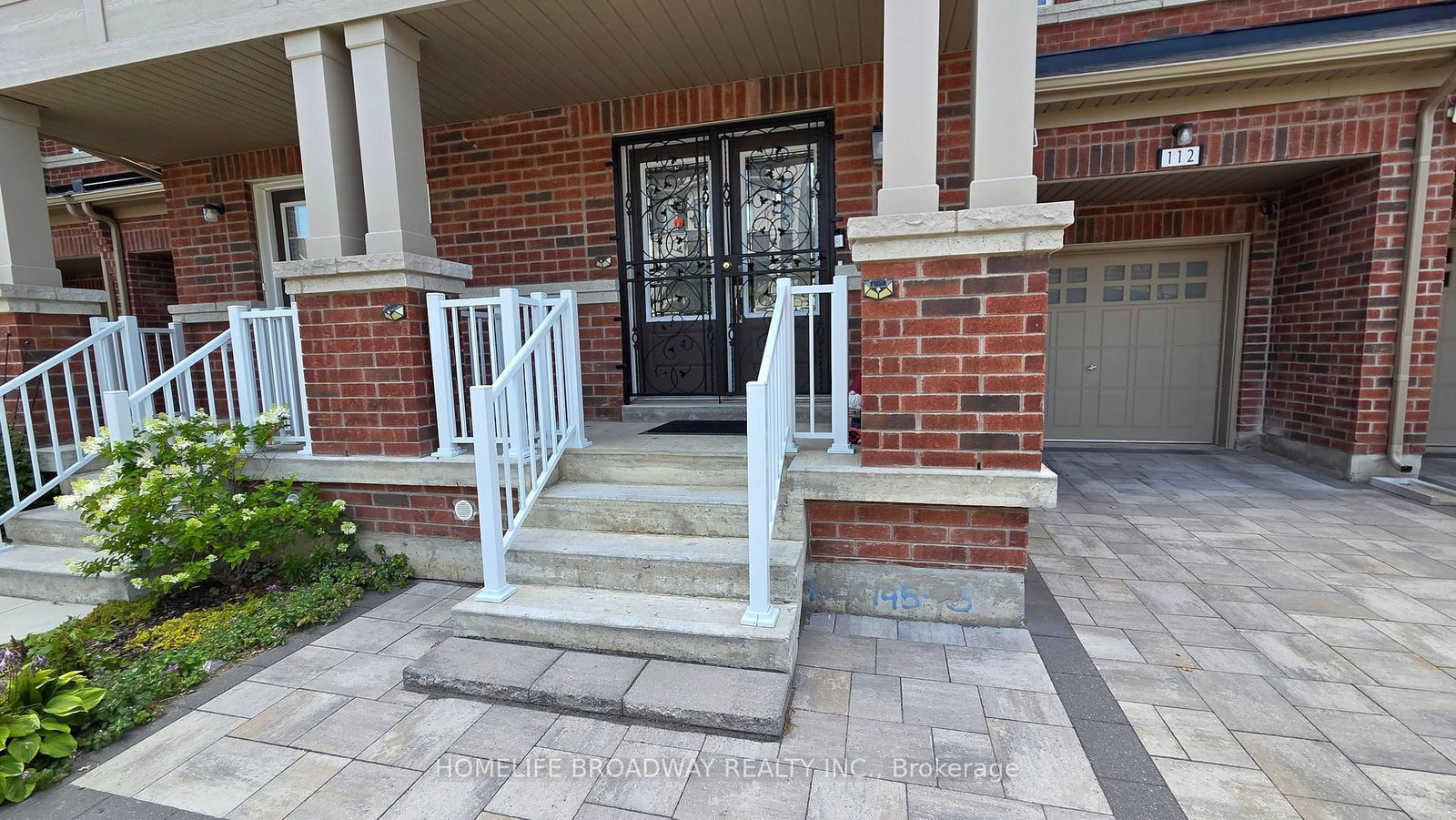112 Ness Drive • Richmond Hill, ON photo 3