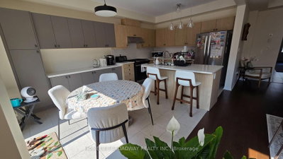 112 Ness Drive • Richmond Hill, ON photo 7