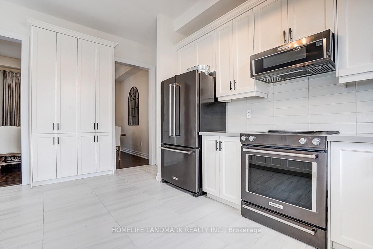 56 Botelho Circle • Aurora, ON photo 13