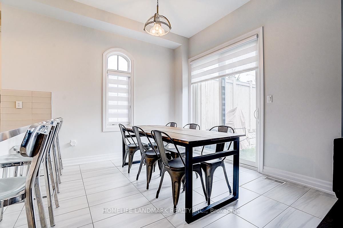 56 Botelho Circle • Aurora, ON photo 16