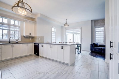 56 Botelho Circle • Aurora, ON photo 6