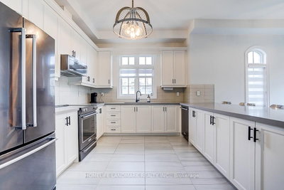 56 Botelho Circle • Aurora, ON photo 7
