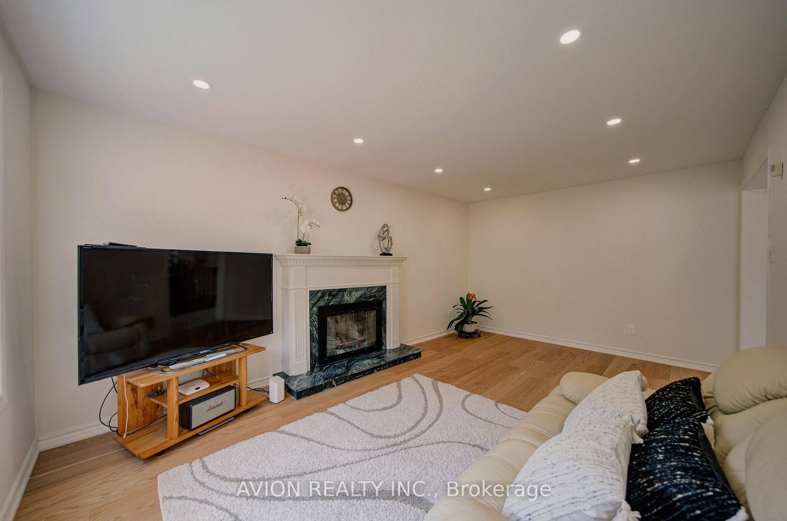 203 Valleymede Drive • Richmond Hill, ON photo 17
