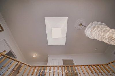 203 Valleymede Drive • Richmond Hill, ON photo 6