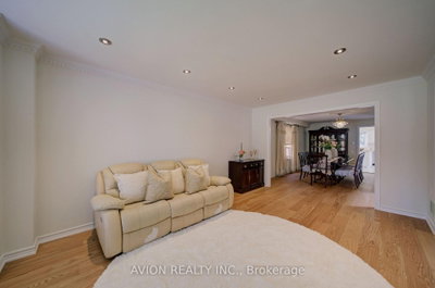 203 Valleymede Drive • Richmond Hill, ON photo 8
