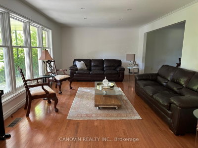 183 St. Anthony's Court • Richmond Hill, ON photo 3