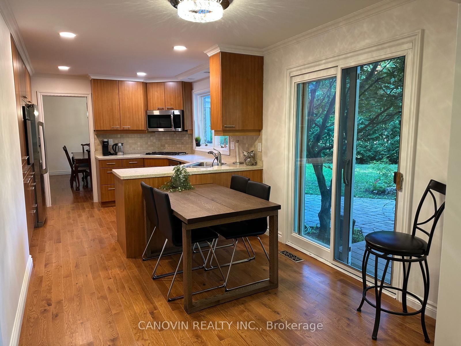 183 St. Anthony's Court • Richmond Hill, ON photo 6