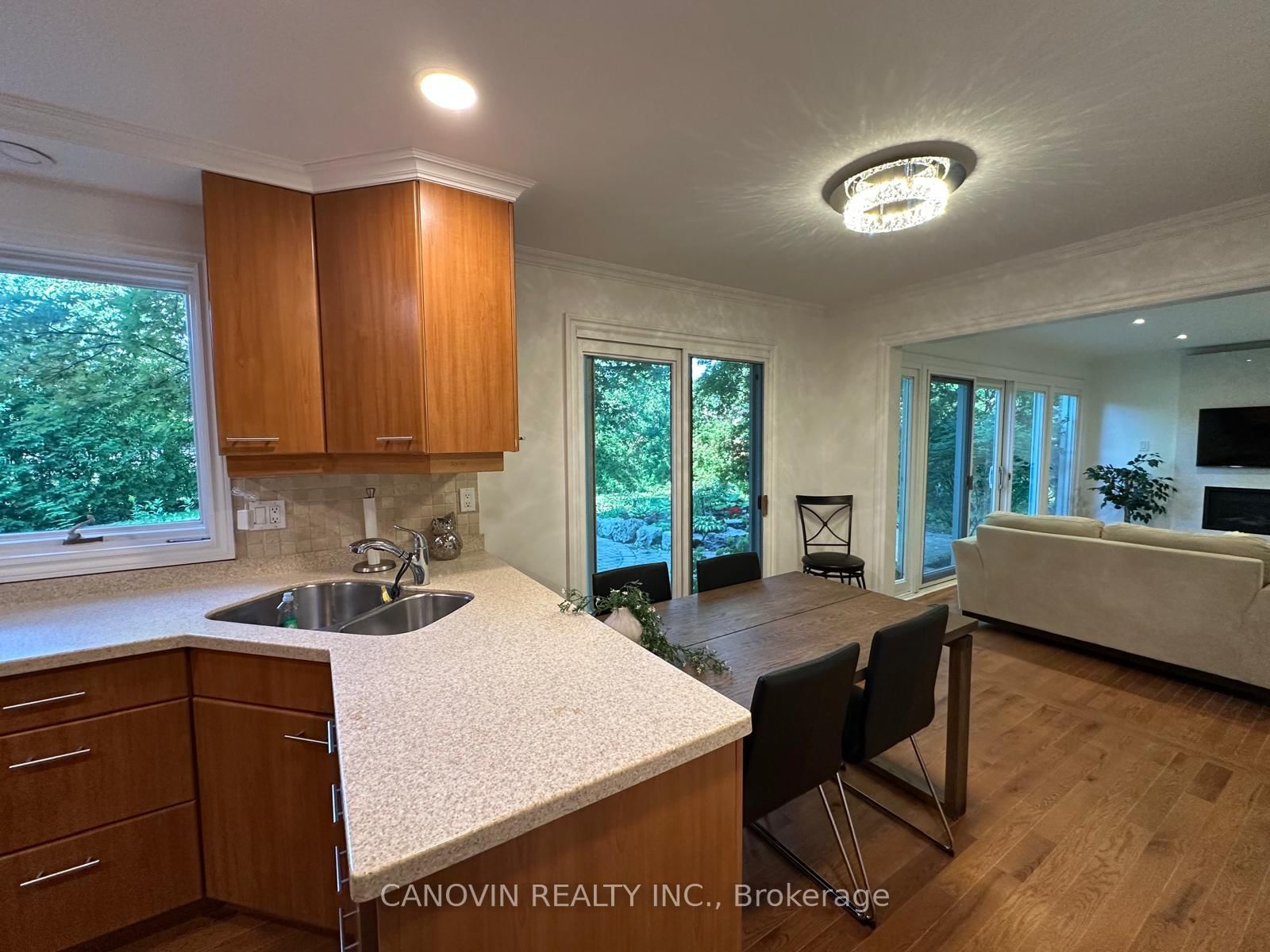 183 St. Anthony's Court • Richmond Hill, ON photo 7