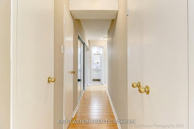 1107-1 Royal Orchard Boulevard, Markham, ON, photo 3