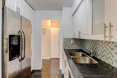 1107-1 Royal Orchard Boulevard, Markham, ON, photo 5