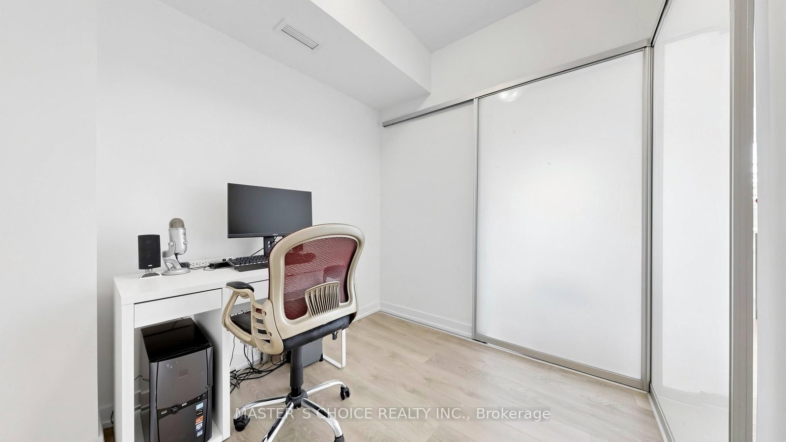 56 Elizabeth Street • #1404 • Richmond Hill, ON photo 13