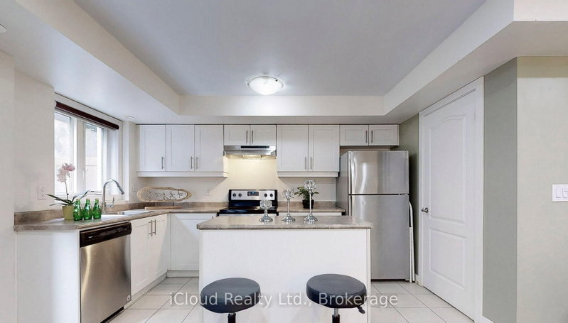 1001 - 55 Lindcrest Manor