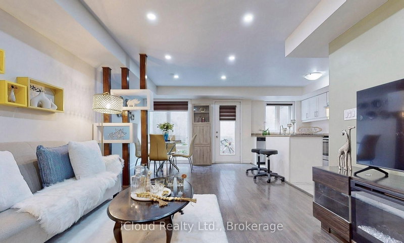 1001 - 55 Lindcrest Manor