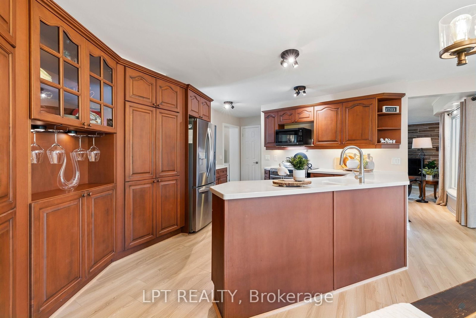 204 The Queensway S • Georgina, ON photo 11
