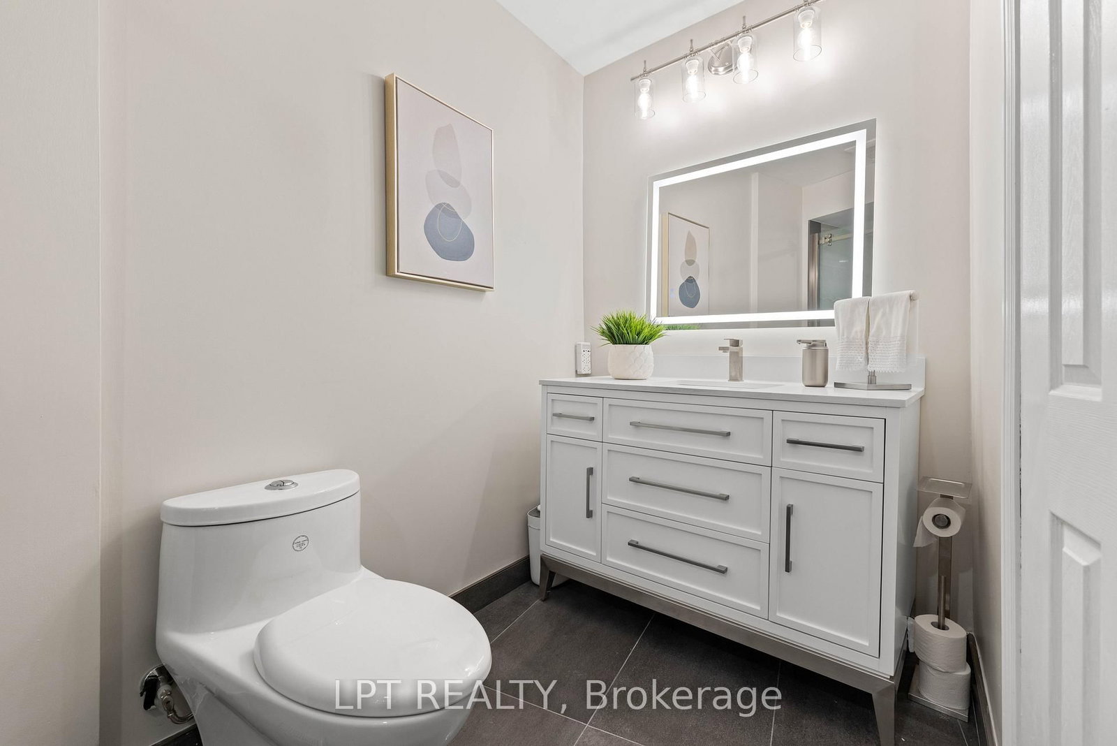 204 The Queensway S • Georgina, ON photo 22