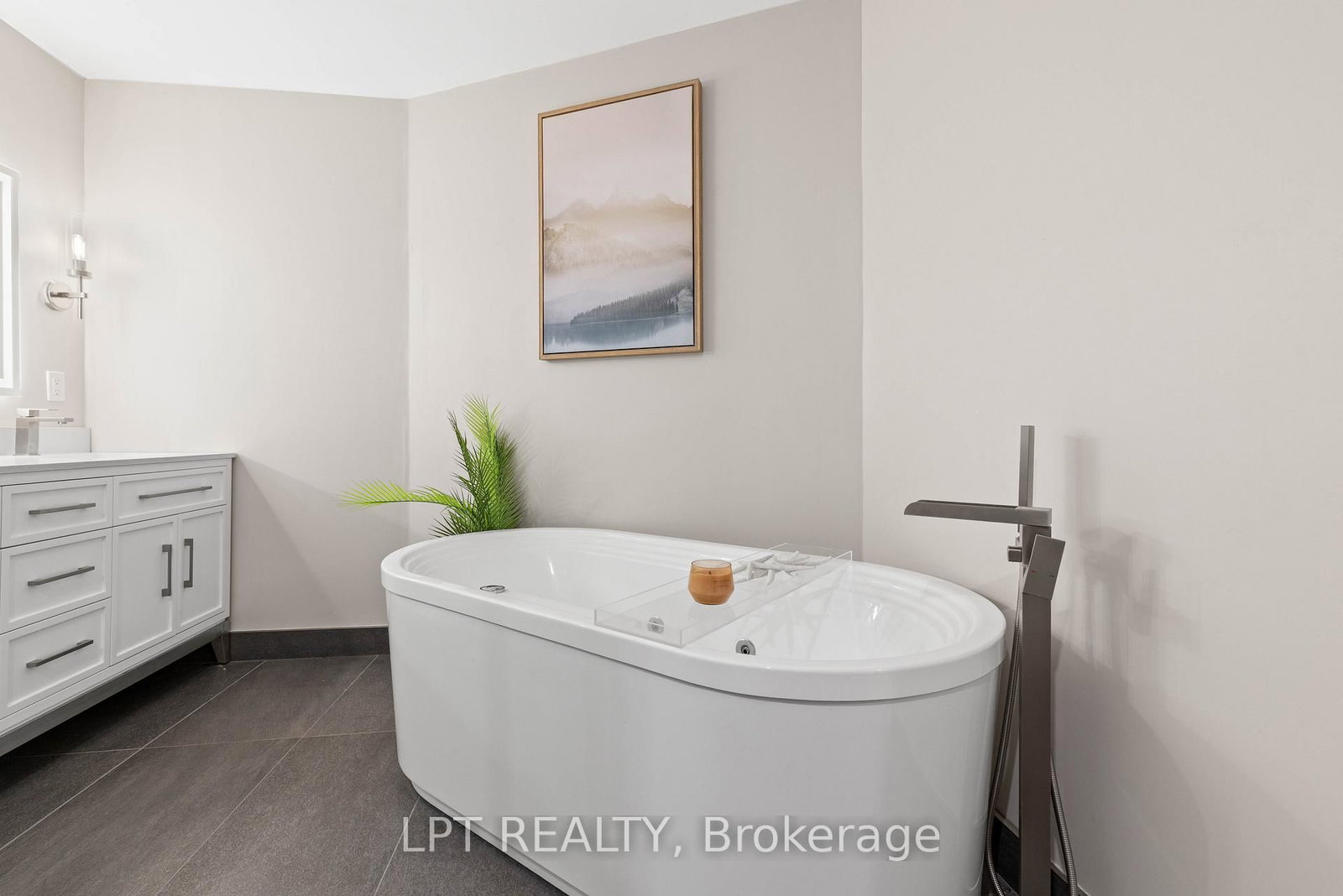 204 The Queensway S • Georgina, ON photo 25