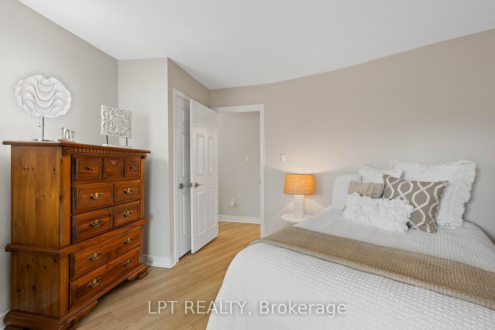 204 The Queensway S • Georgina, ON photo 27