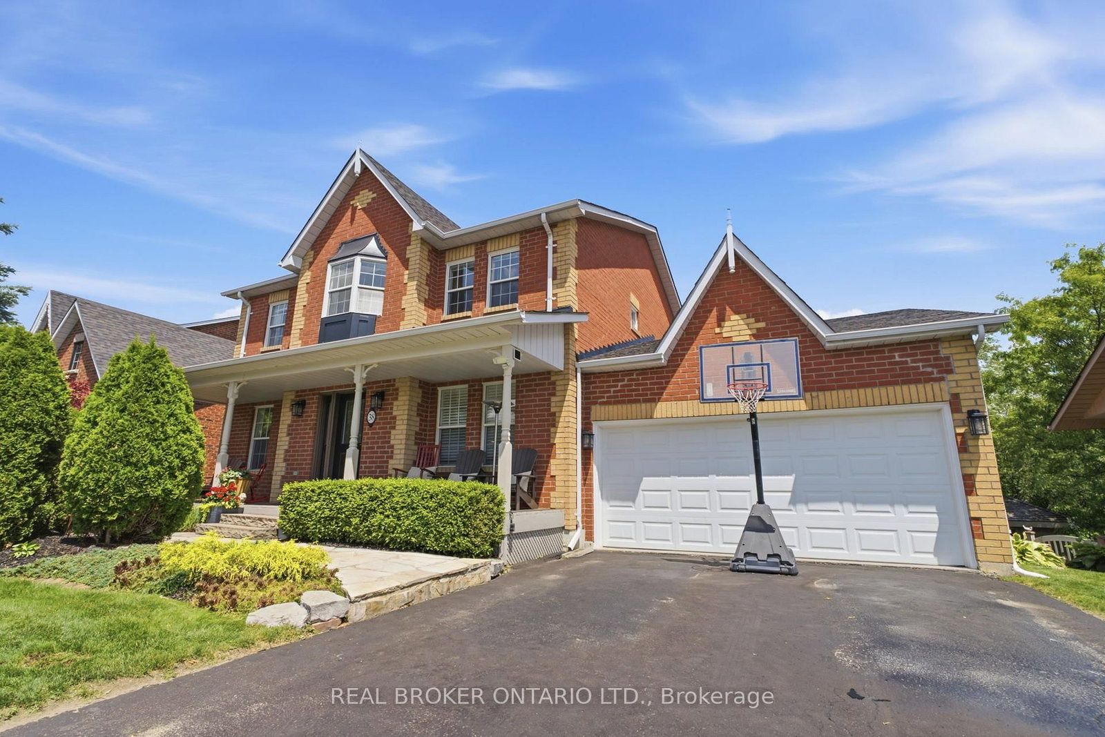 38 Galloway Crescent • Uxbridge, ON photo 2