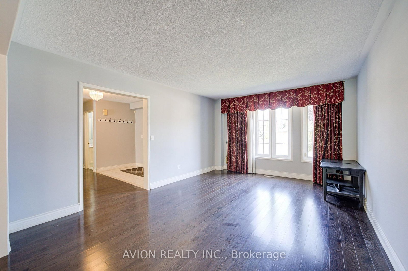 29 Charrington Crescent • Markham, ON photo 4