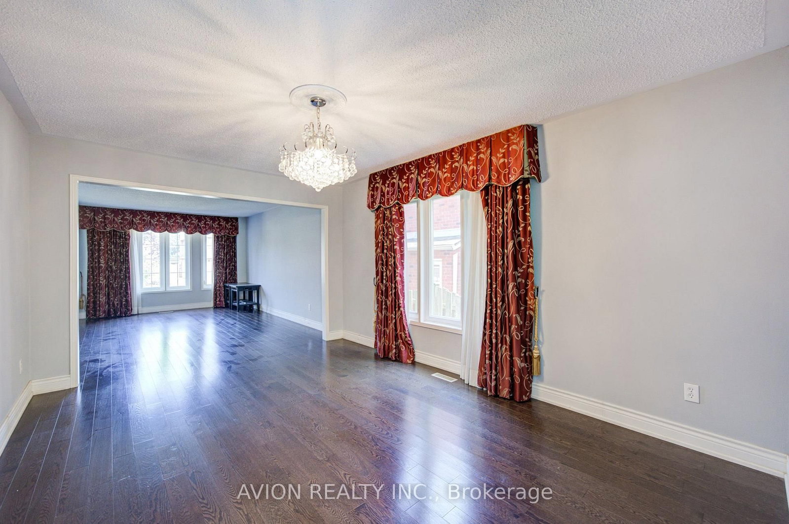 29 Charrington Crescent • Markham, ON photo 8