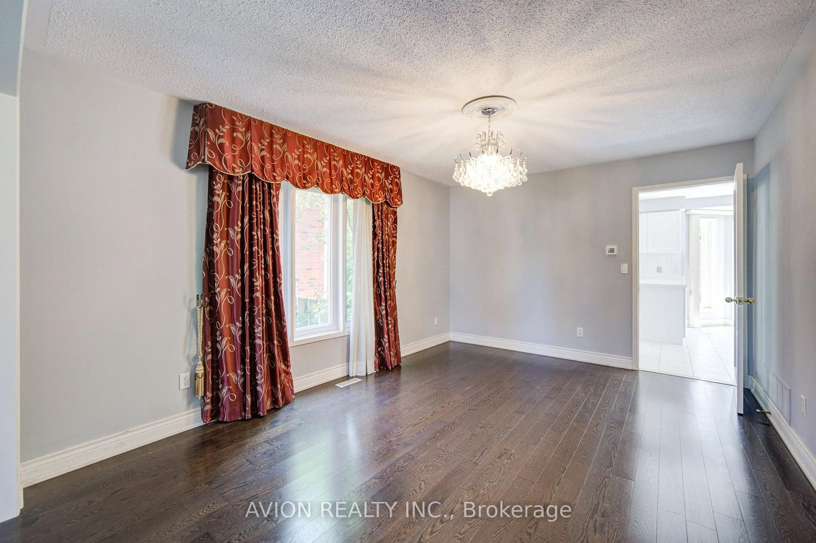 29 Charrington Crescent • Markham, ON photo 9
