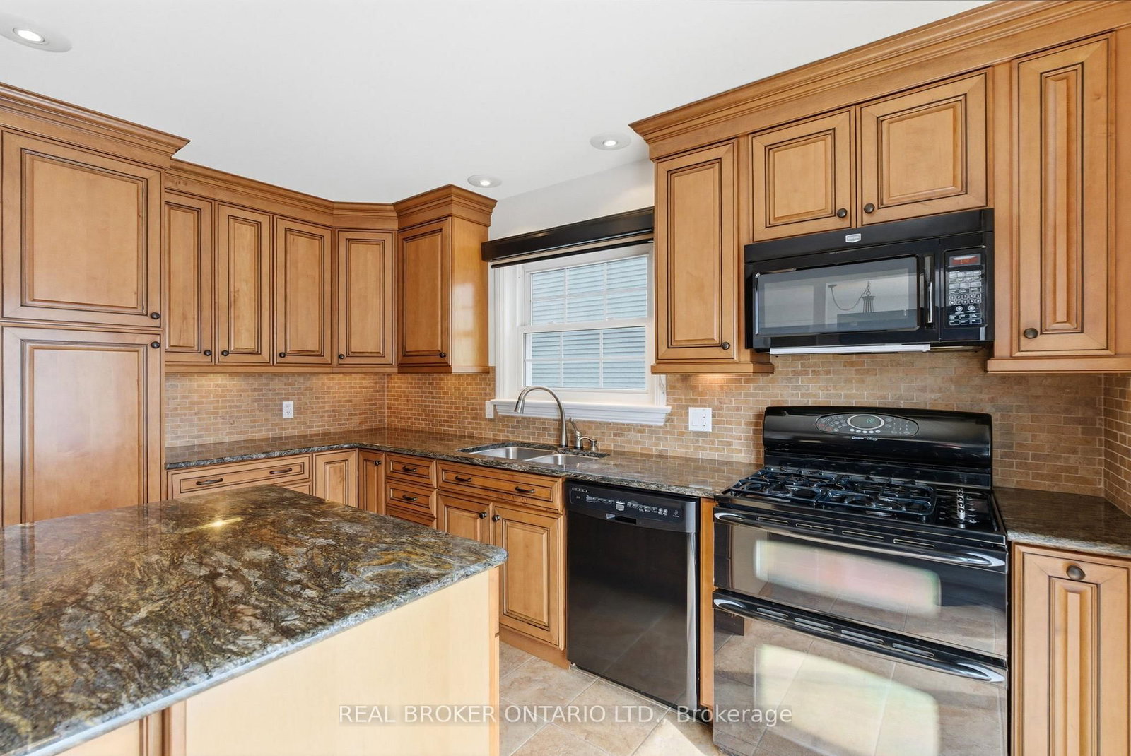 154 Brock Street E • Uxbridge, ON photo 8