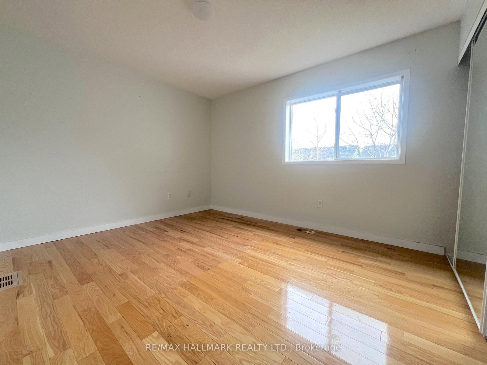 33 Lodgeway Drive • Vaughan, ON photo 11