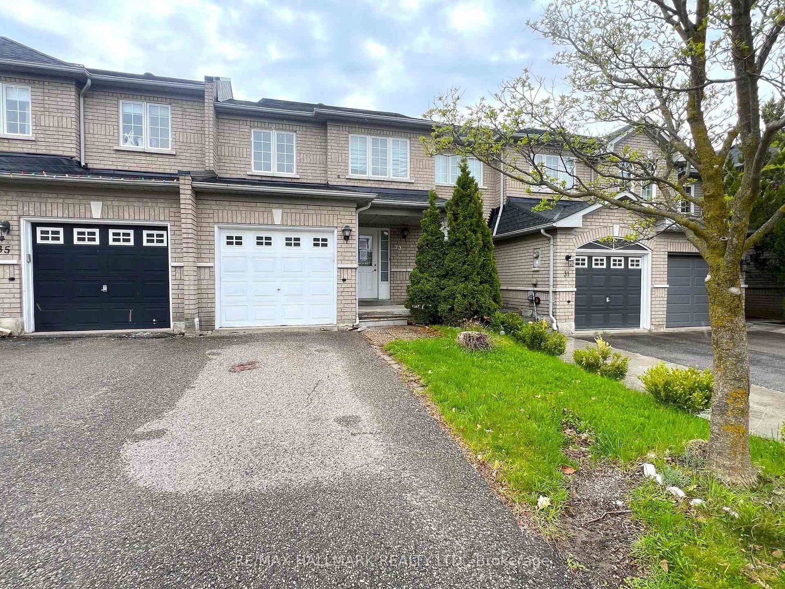 33 Lodgeway Drive • Vaughan, ON photo 2