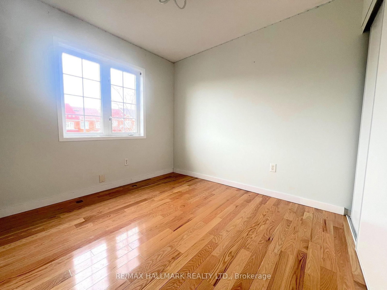 33 Lodgeway Drive • Vaughan, ON photo 8