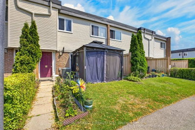 165-74 Springfair Avenue, Aurora, ON, photo 3