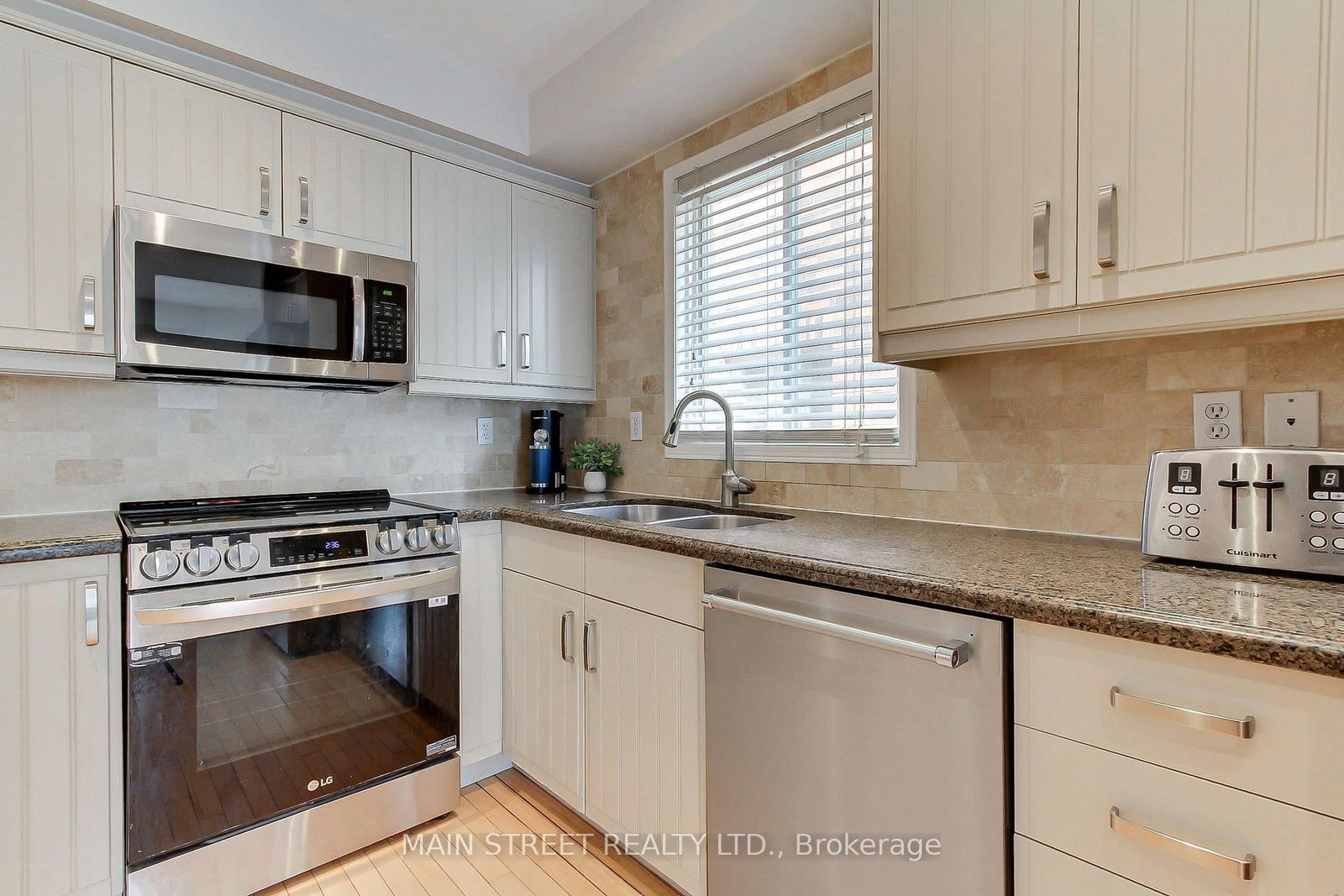 70 Dunsmore Crescent • Richmond Hill, ON photo 12