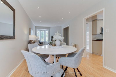 70 Dunsmore Crescent • Richmond Hill, ON photo 8
