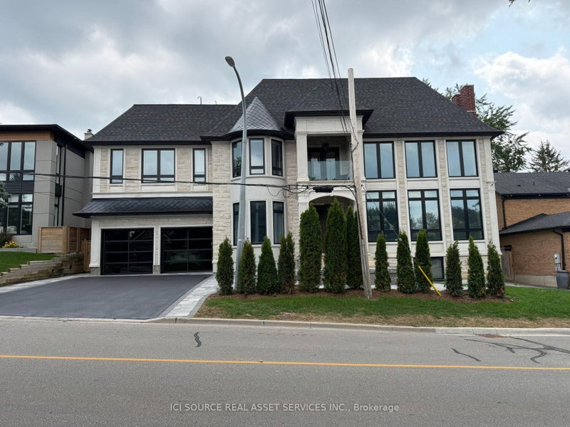 211 Kennedy Street W