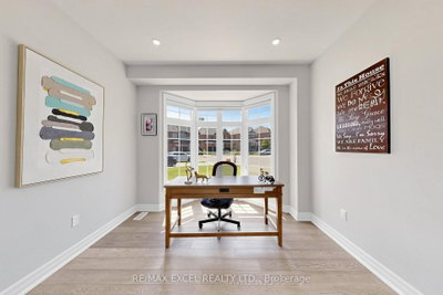 12 Acacia Court • East Gwillimbury, ON photo 4