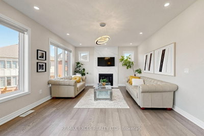 12 Acacia Court • East Gwillimbury, ON photo 8