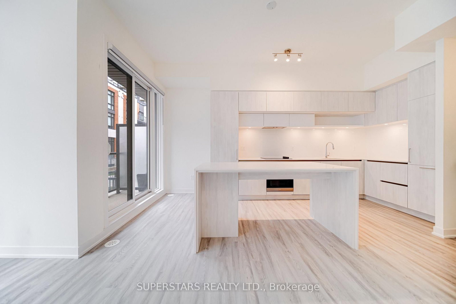 14 David Eyer Road • #1005 • Richmond Hill, ON photo 14