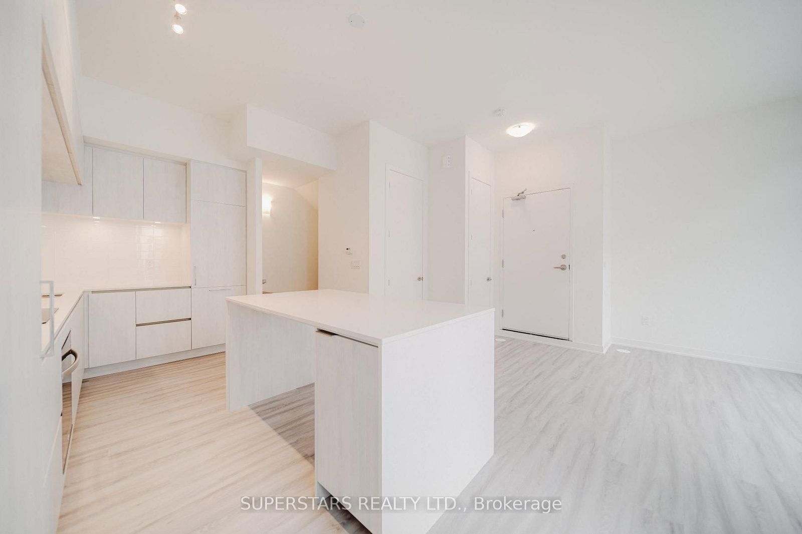 14 David Eyer Road • #1005 • Richmond Hill, ON photo 15