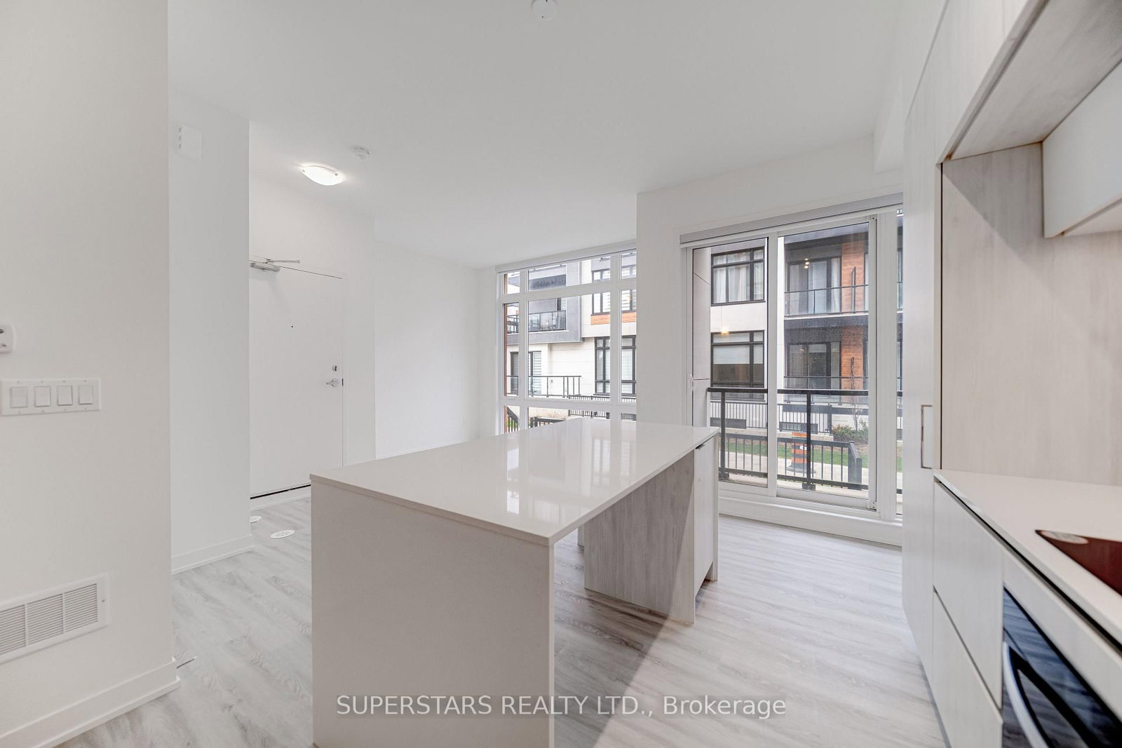 14 David Eyer Road • #1005 • Richmond Hill, ON photo 16