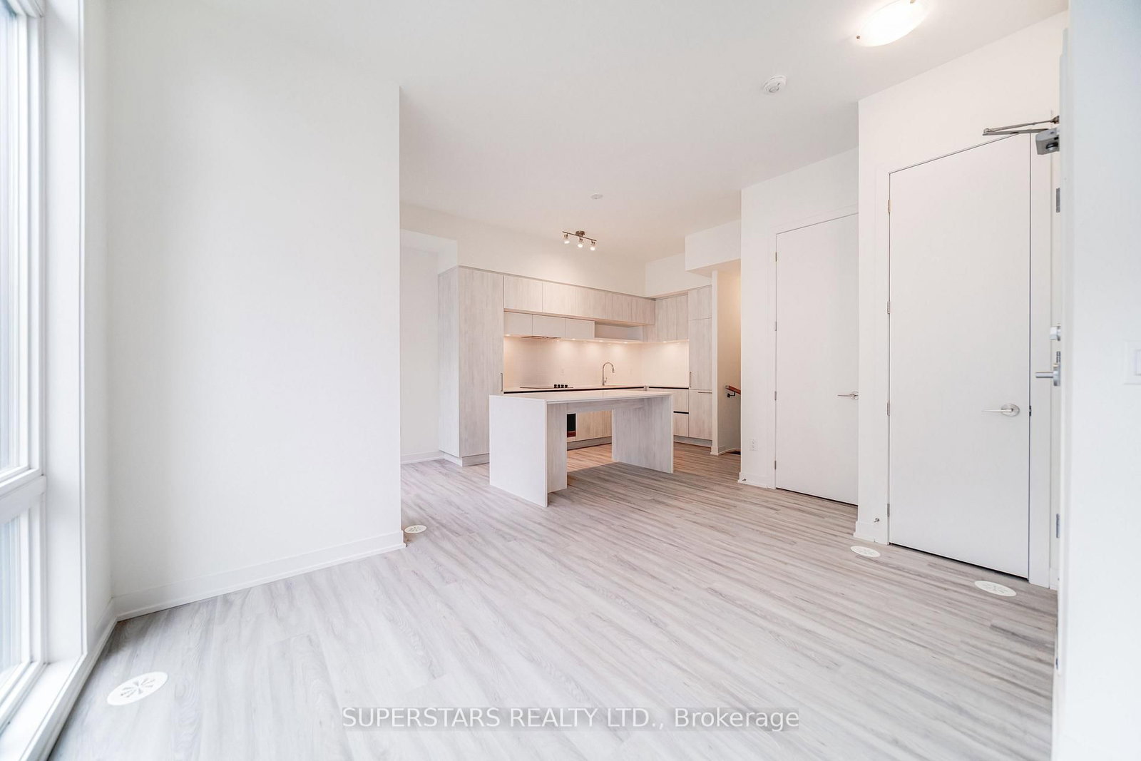 14 David Eyer Road • #1005 • Richmond Hill, ON photo 17