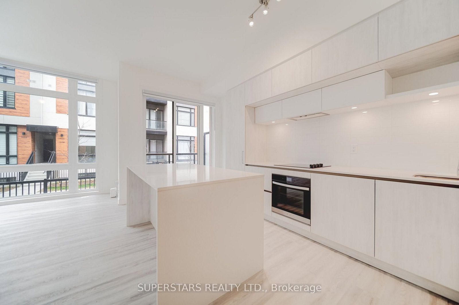 14 David Eyer Road • #1005 • Richmond Hill, ON photo 19