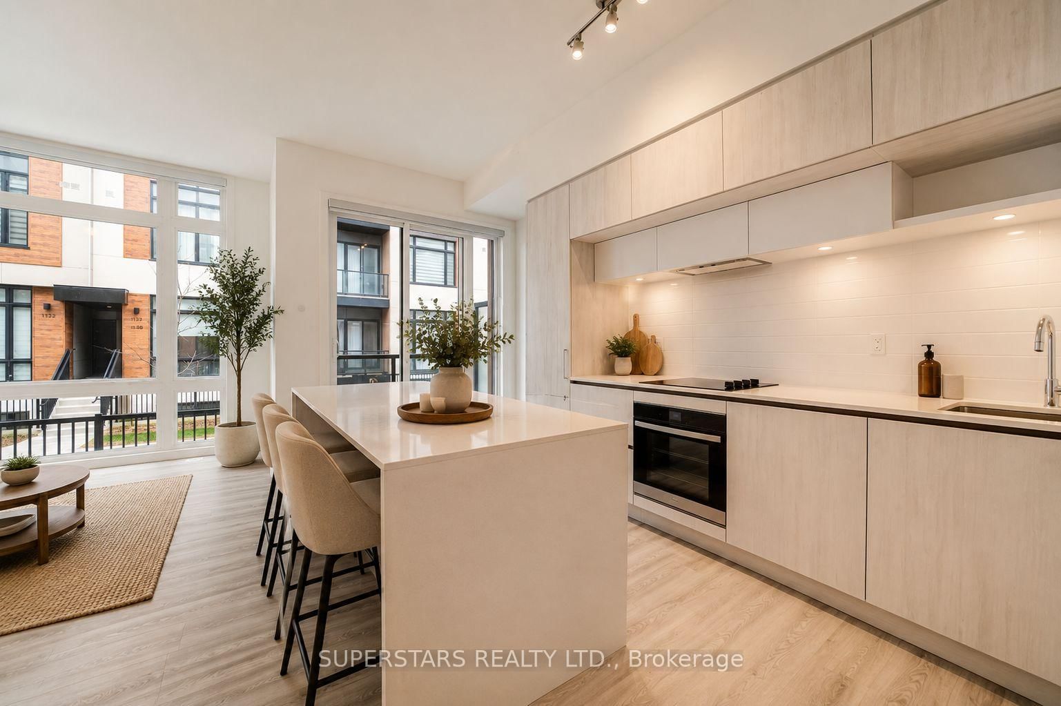 14 David Eyer Road • #1005 • Richmond Hill, ON photo 2