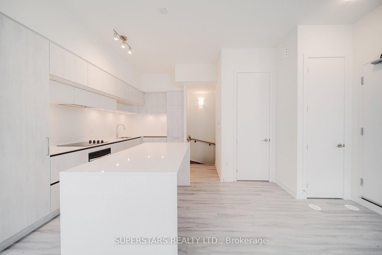 14 David Eyer Road • #1005 • Richmond Hill, ON photo 20