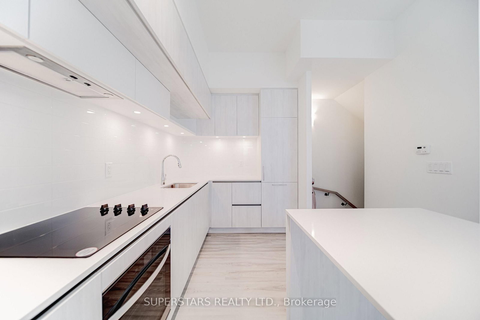14 David Eyer Road • #1005 • Richmond Hill, ON photo 21