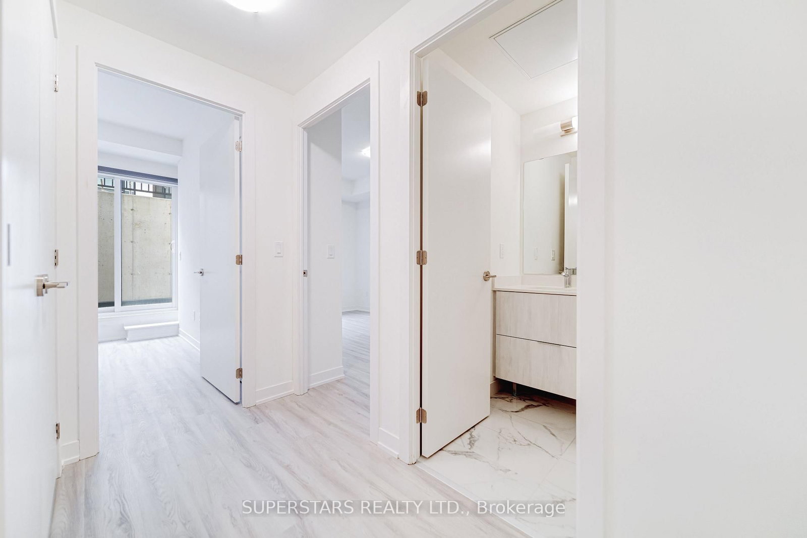 14 David Eyer Road • #1005 • Richmond Hill, ON photo 25