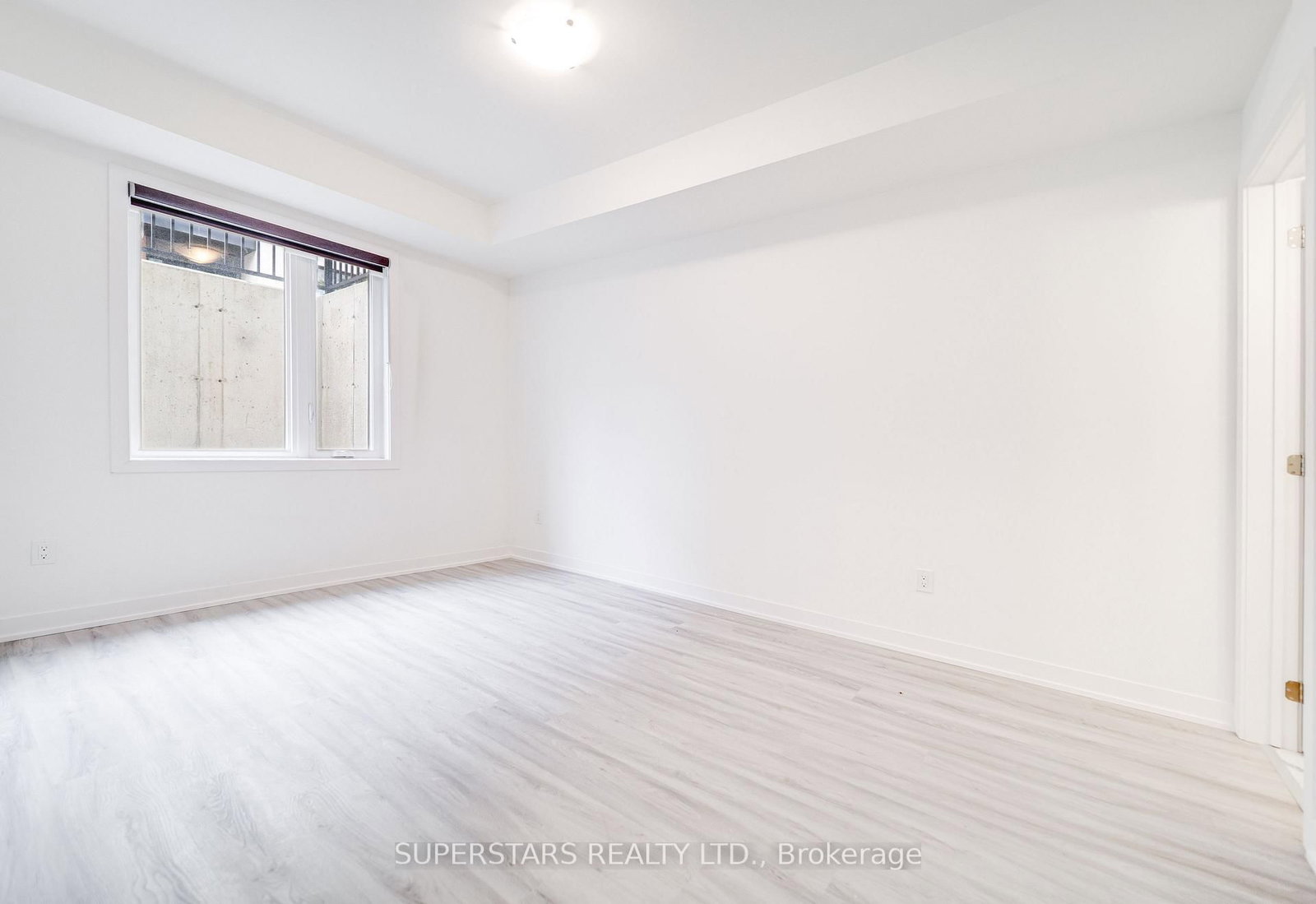 14 David Eyer Road • #1005 • Richmond Hill, ON photo 26