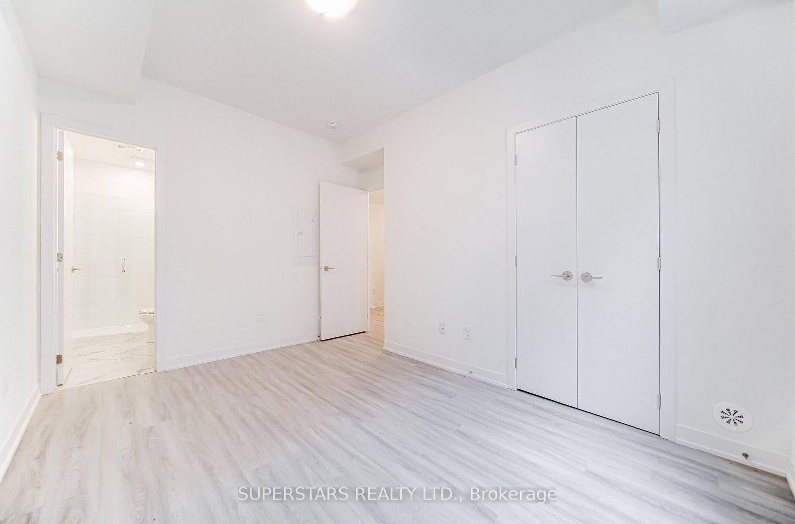 14 David Eyer Road • #1005 • Richmond Hill, ON photo 27