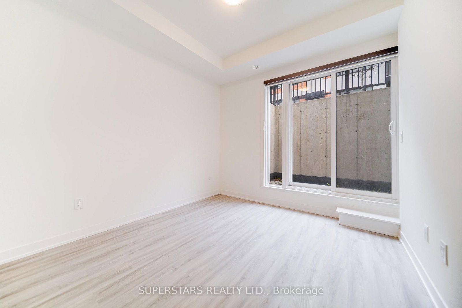 14 David Eyer Road • #1005 • Richmond Hill, ON photo 30