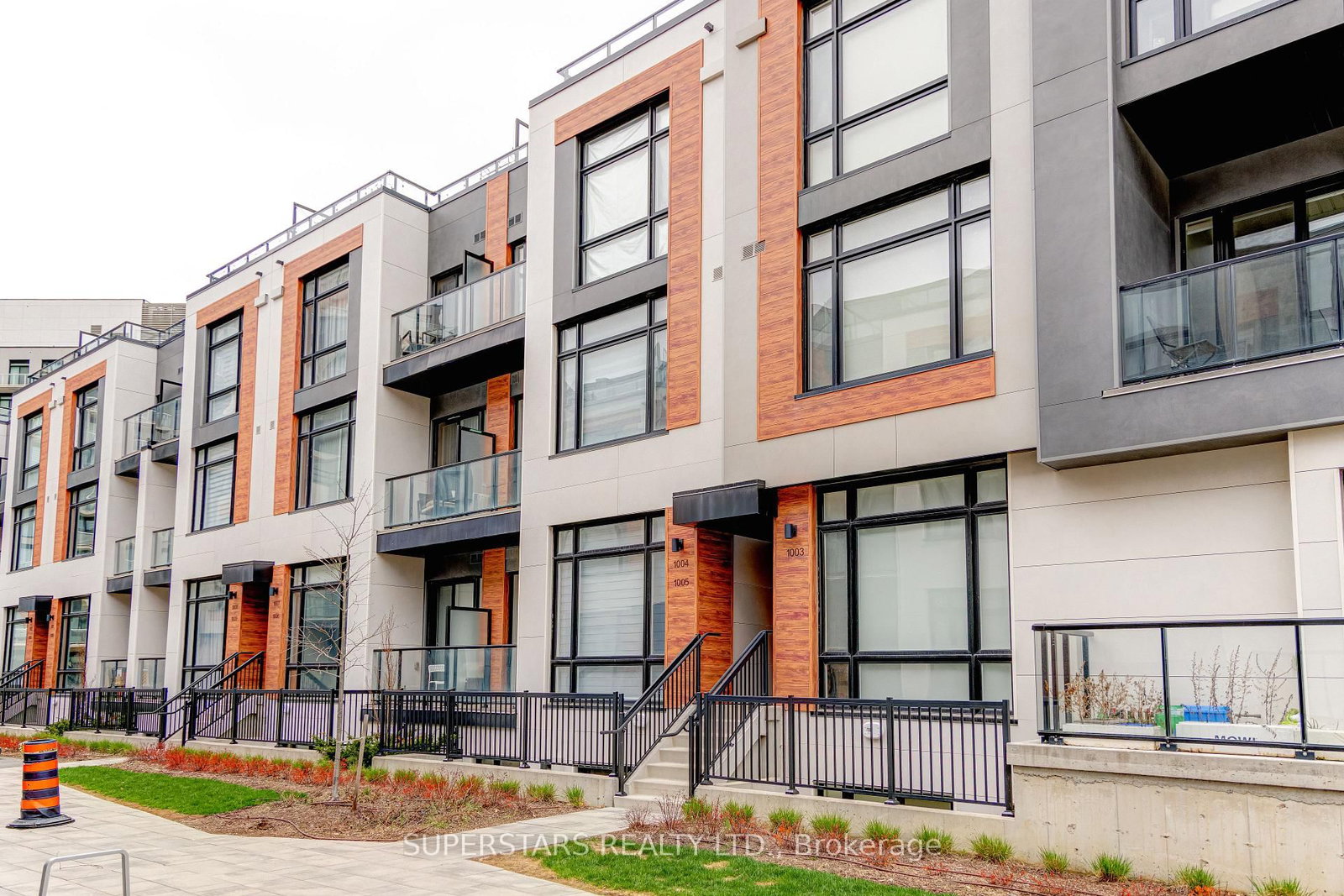 14 David Eyer Road • #1005 • Richmond Hill, ON photo 36