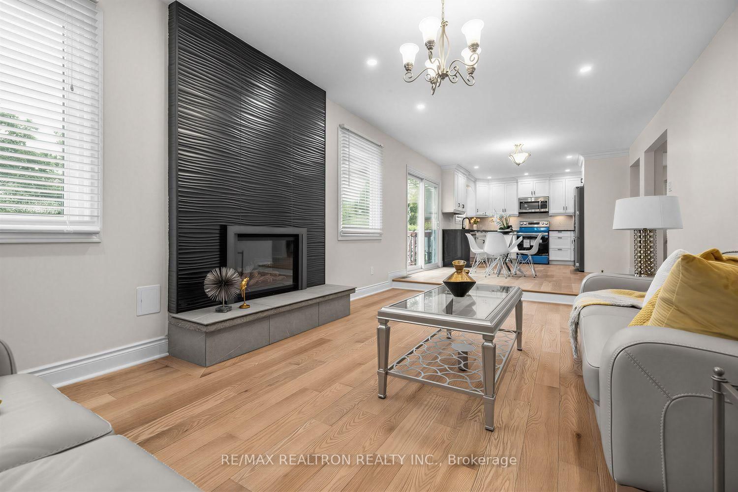 416 Alex Doner Drive • Newmarket, ON photo 11