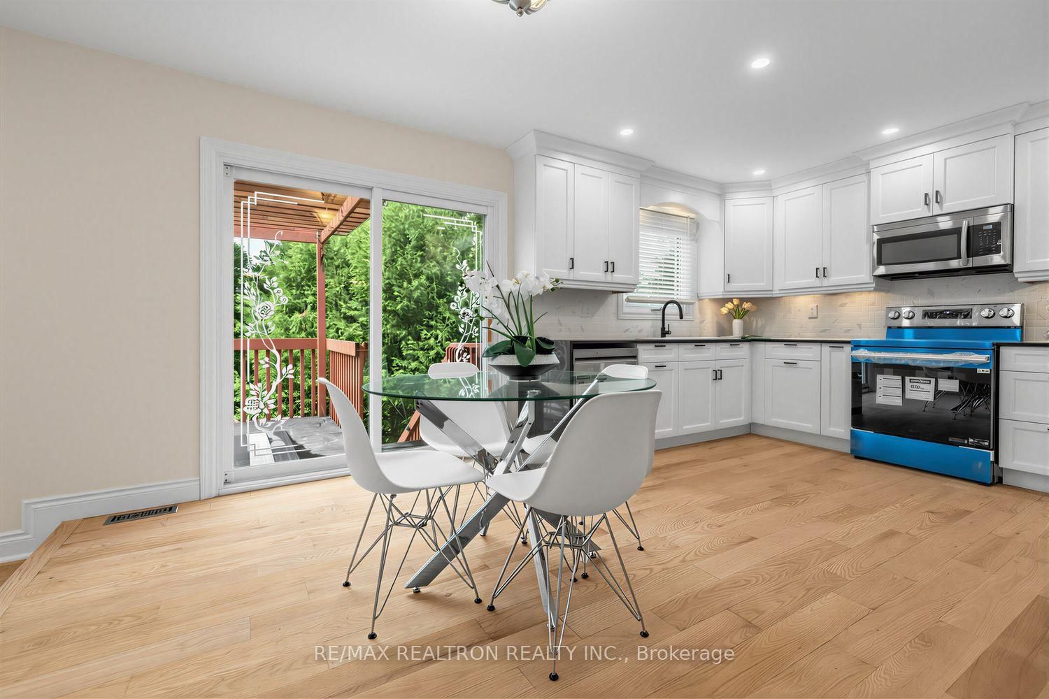 416 Alex Doner Drive • Newmarket, ON photo 13
